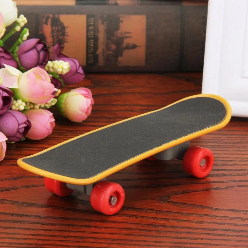 Plastic Mini Finger Skateboarding Fingerboard Toys Finger Scooter Skate Boarding Classic Chic Game Boys Desk Toys Christmas Gift