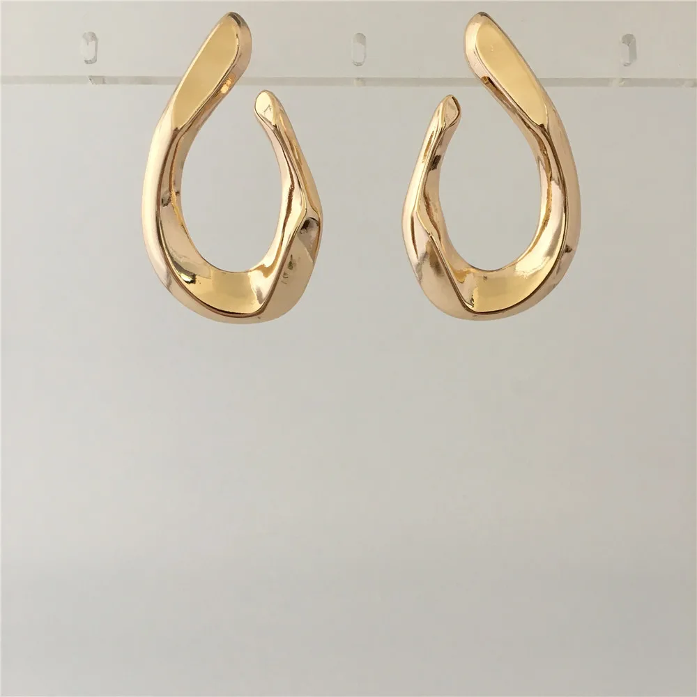 

TRENDY GOLD COLOR SCULPTURE SIMPLE EARRINGS FOR WOMEN GIRL