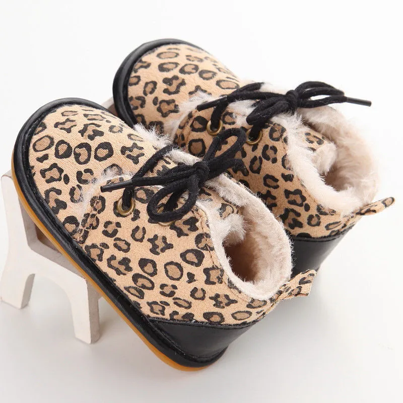 Горячая распродажа; теплые зимние ботинки на меху для новорожденных мальчиков и девочек; ботиночки с леопардовым принтом; модная обувь для малышей