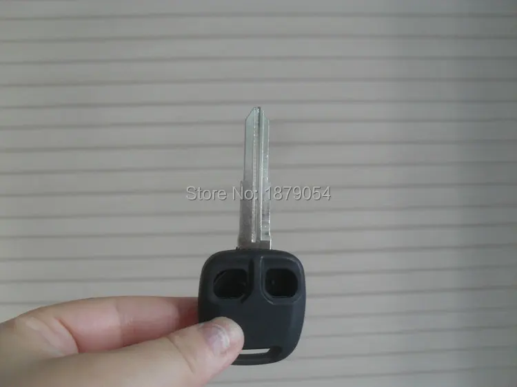 mitsubishi remote key shell 2 button (13).JPG