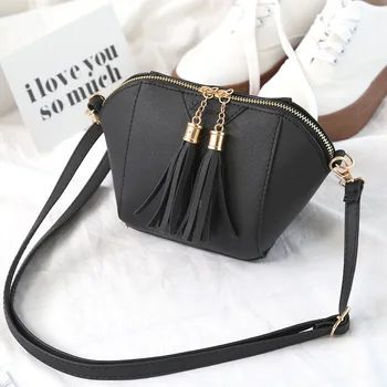 

032018 new hot lady small tassel shoulder bag female flap bag