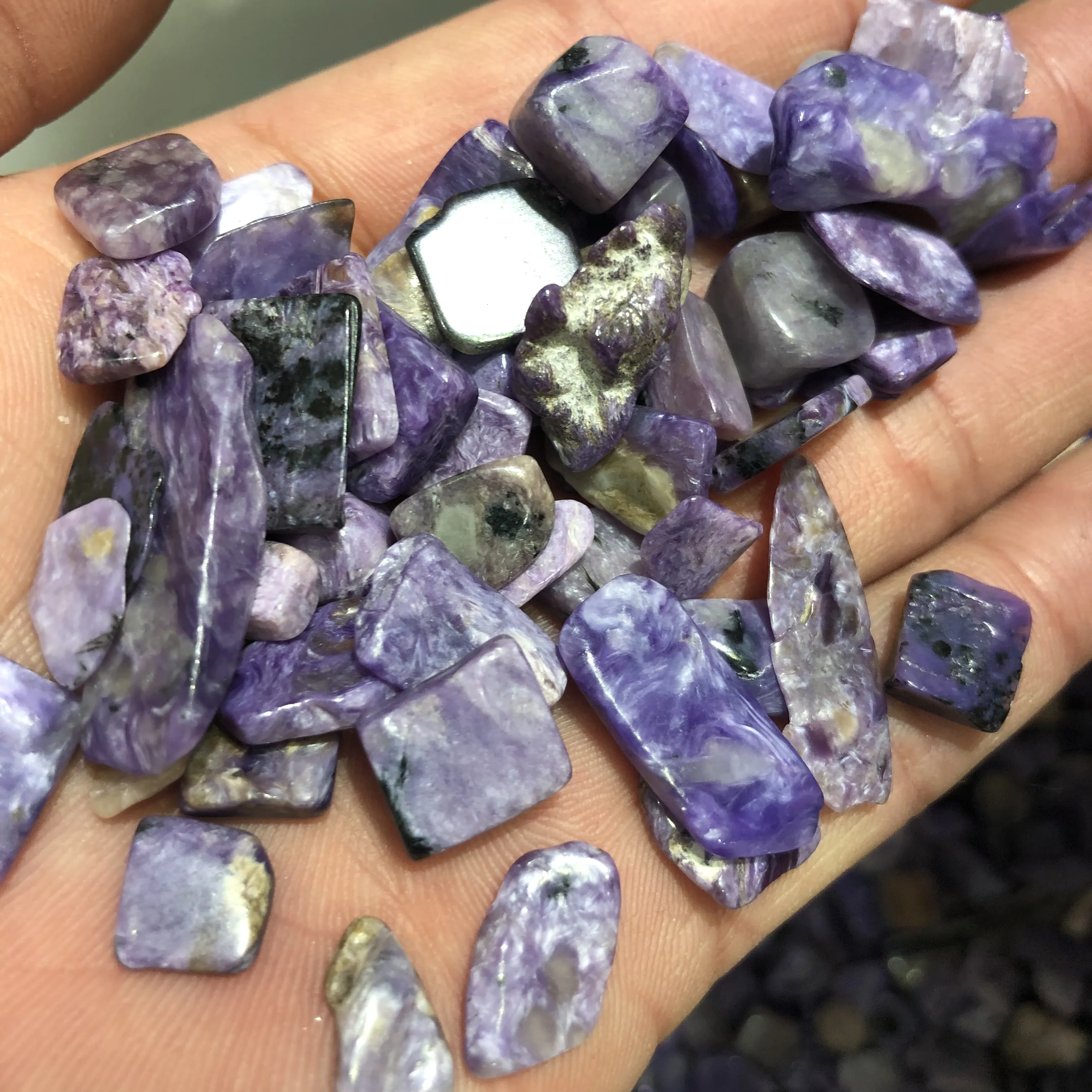 100G Naturale Tombado Pedra De Cristal Roxo Charoite Charoite Cura