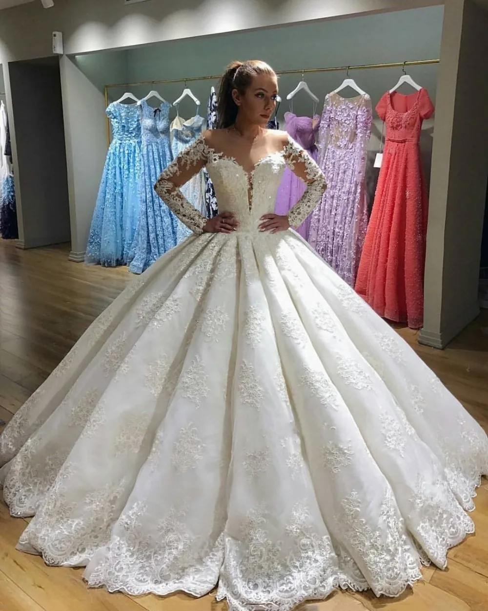 2018 New Long Sleeve Wedding Dress Lace Appliques Ball Bridal Gowns Custom Made 