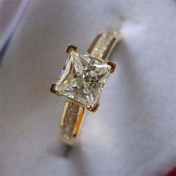 

Wonderful 2Ct Princess Cut Synthetic Diamant Female Ring 925 Sterling Silver YELLOW Gold Color Engagement Ring
