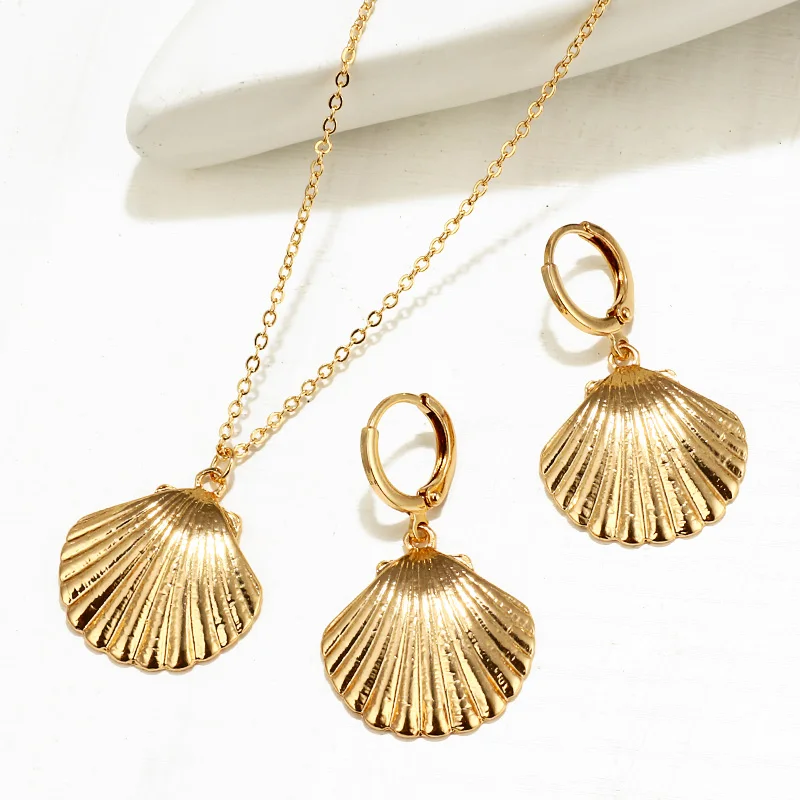 

Bohemian Cowrie Conch Shell Pendant Necklace Earrings Set For Women Fashion Ocean Sea Beach Necklaces Boho Shell Jewelry Set