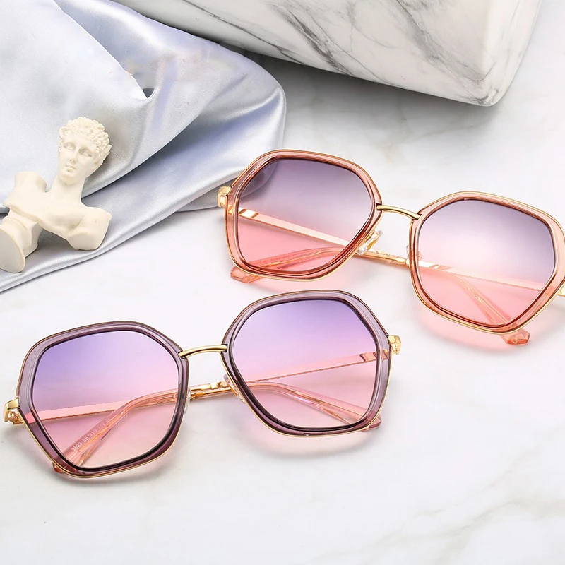 2019 New Arrival Fashion Sunglasses Vintage Shades For Woman Gradient Sun Glasses UV400Women's