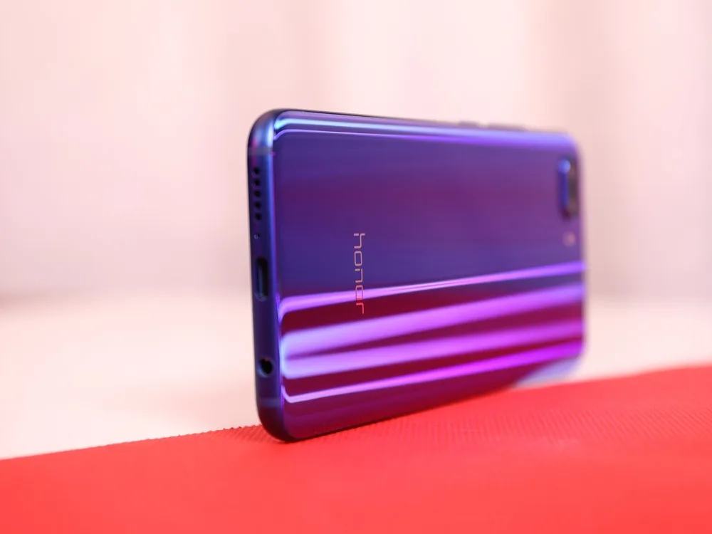 Honor 10 honor 10 мобильного телефона, объемом памяти 4 Гб/6 ГБ Оперативная память 64 Гб/128 ГБ Встроенная память Kirin 970 AI процессор смены цвета стеклянная крышка