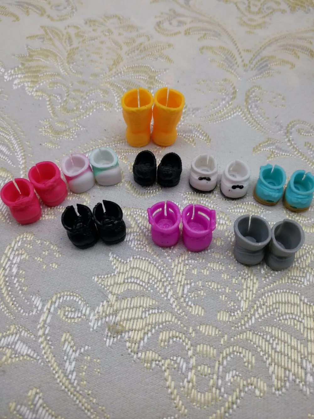 

Randomly send 5 pairs Different lol doll shoes