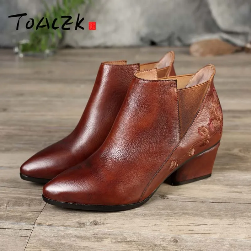

European autumn and winter new short boots female pointed thick with embroidered sleeve elegant rub color leather women's boots
