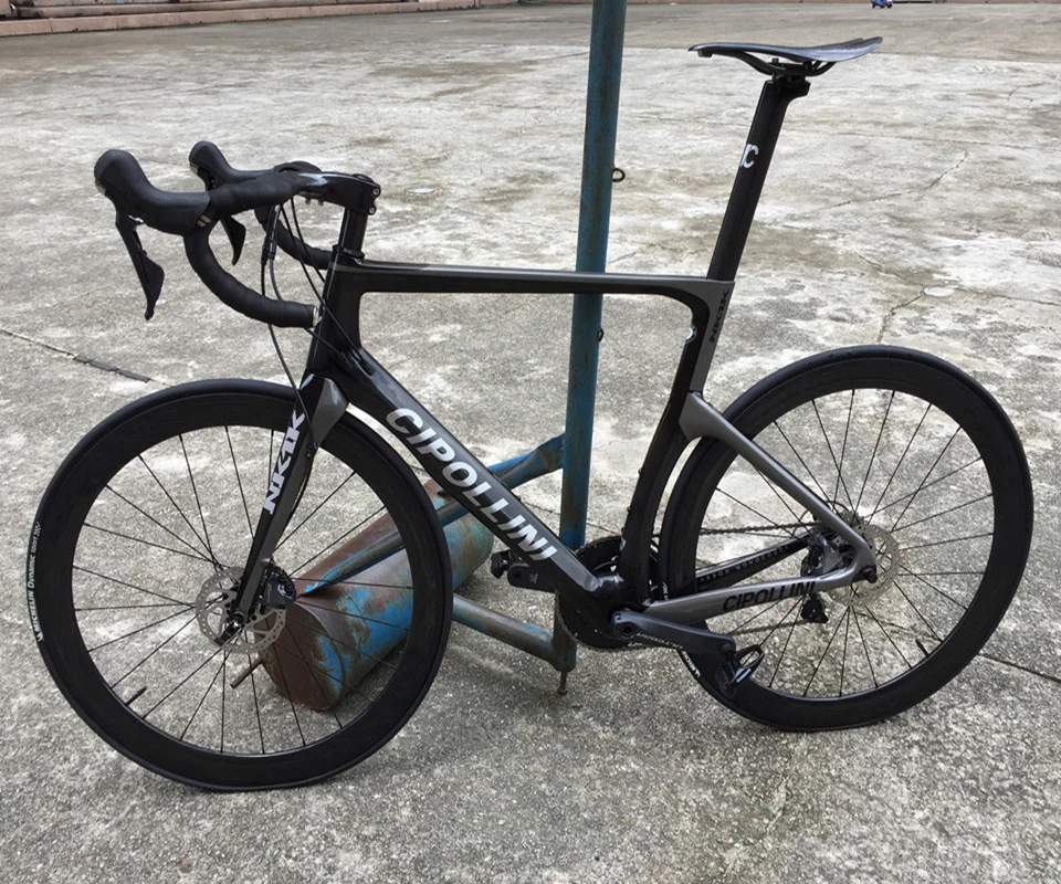 

MCipollni NK1K 3K Disc Carbon Road Bicycle Grey Black Complete bike with Original 105 R7020 groupset 50mm disk carbon wheelset