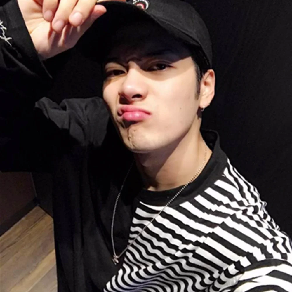 

NEW KPOP GOT7 short-sleeved with long-sleeved T-shirt striped stitching sweater Korean version of the loose men and women