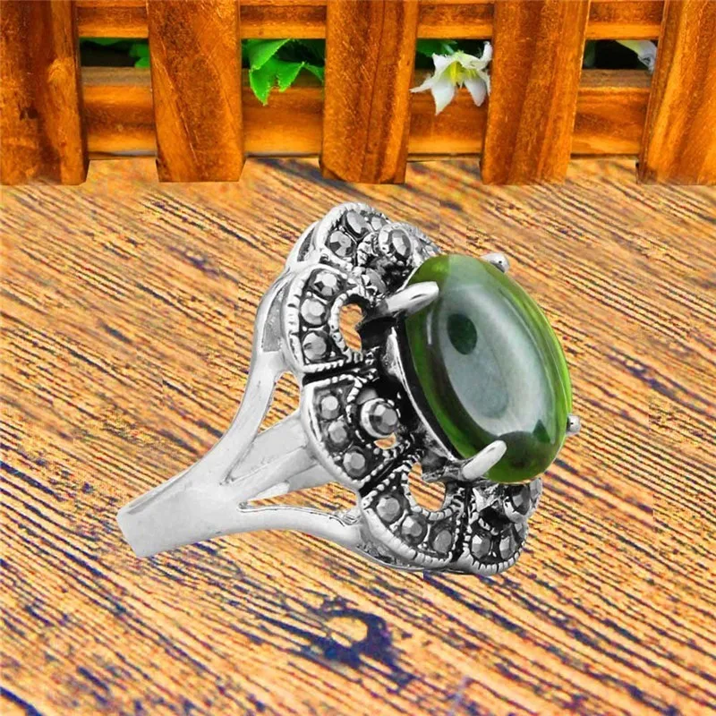 Oval Green Crystal Rings For Women Vintage Look Antique Silver Plated Rhinestone Plum Flower Fashion Jewelry TR696