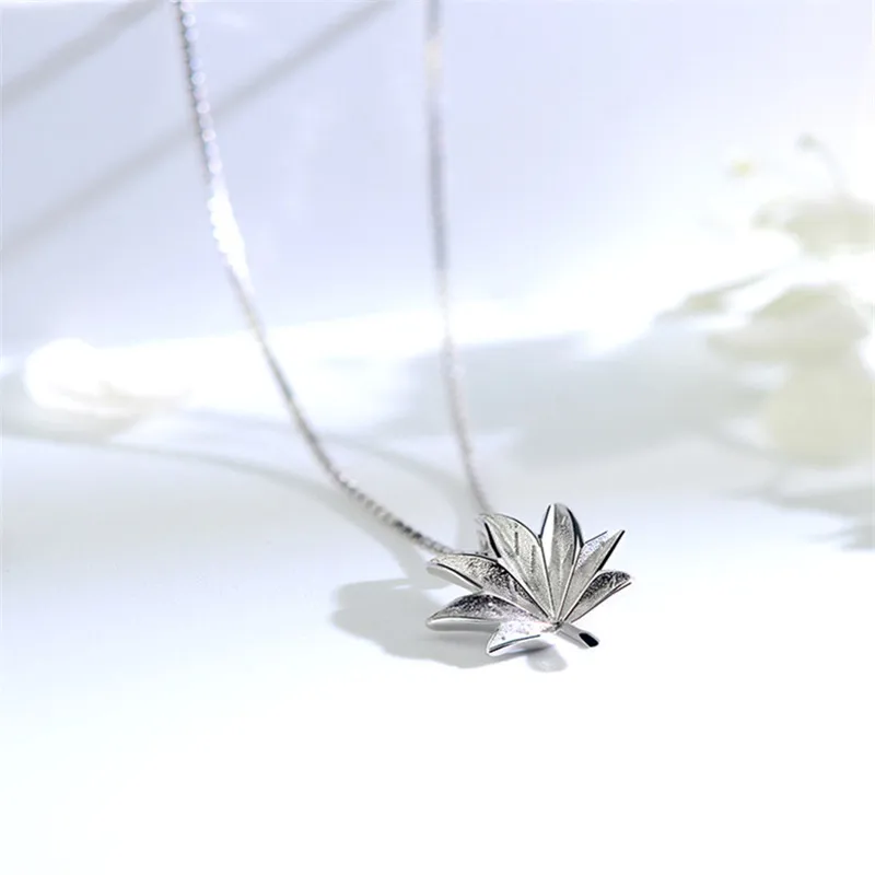 

925 Sterling silver Pendant necklace The maple leaf Women fashion jewelry