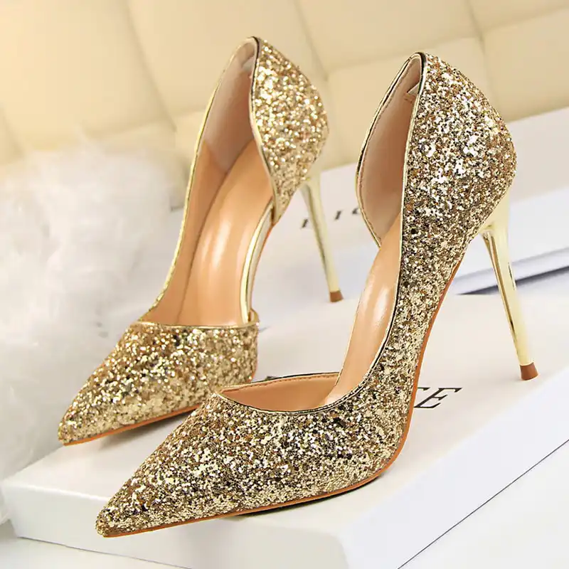 zapatos de tacon dorados