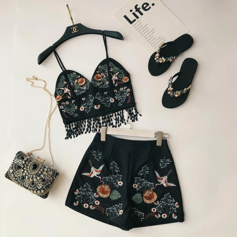 

Holiday Woman Set Flower Embroidery Halter Tassels Tops Floral Deep V-Neck Vest + High waist Embroidered Shorts 2pcs/set 2018