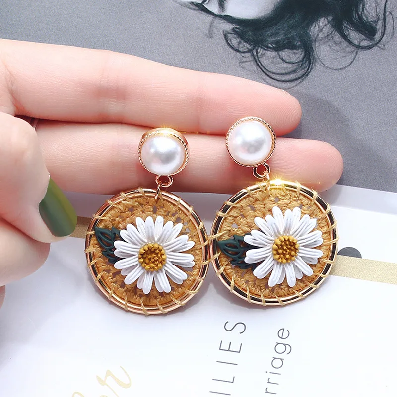 

2019 New South Korea's Little Fresh Winded Flower Earrings Girl Sweet Geometry Circle Braid Eardrop Earring Girl Fashion Elegant