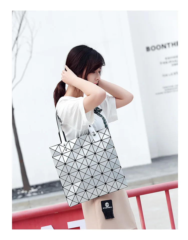 ZYJ Deformable Women Laser Geometry Quilted Plaid Pearlescent Handbag Shoulder Bags Casual Sequins Lattice Foldable Tote Bag (13)