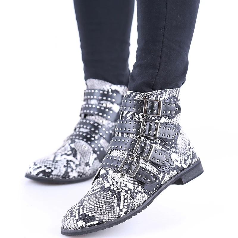 Модные женские ботильоны с шипами; зимняя брендовая повседневная обувь из искусственной кожи на плоской подошве; Ботинки martin; женские черные ботинки