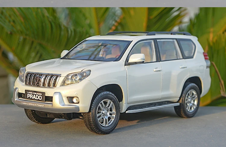 1:18 Toyota Land Cruiser Prado Diecast Suv Car Model Toys For Boy Gifts Collection Hobby White Green With New Original Box