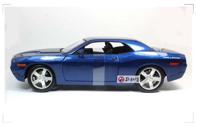 В 1:18 2006 Dodge Challenger имитационная модель статической модели из сплава Автомобильная модель украшения