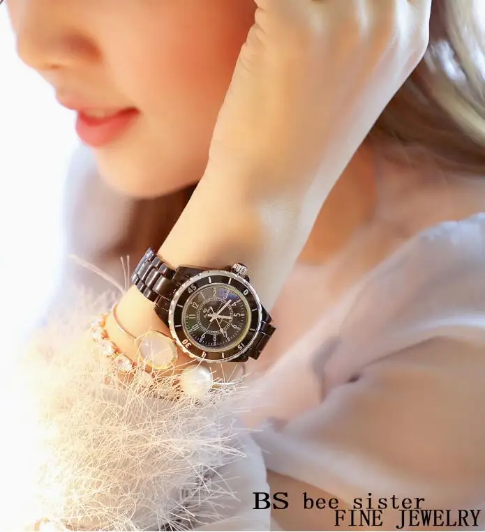 Новинка; Лидер продаж Для женщин Стразы Часы леди платье часы Montre Femme черный, белый цвет Керамика браслет наручные женские часы со стразами