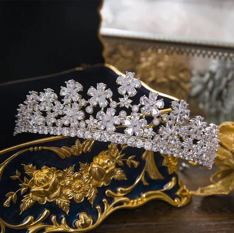 

New Luxury A++ Crown Bridal Tiaras Silver Rhinestones Women Royal Bridal Queen Princess Pageant Party Crown Bridesmaids 208