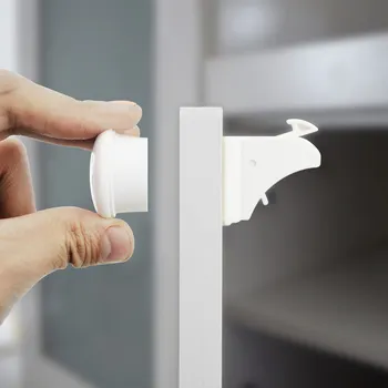 

4 sets of locks+1 key Child Safety Magnetic Cupboard Locks Baby Safety Locks for Cabinets Drawers