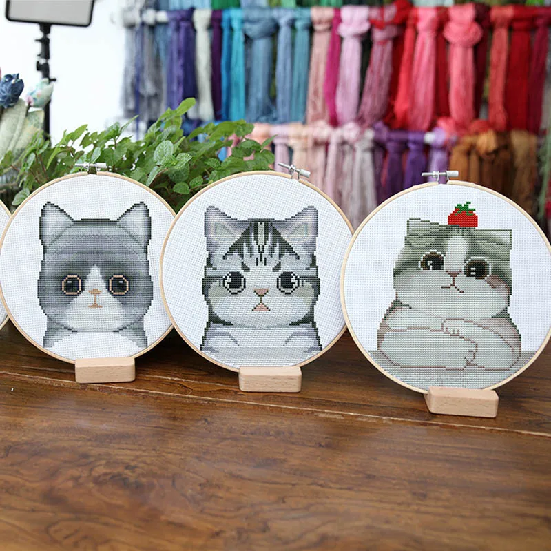 

Cartoon Cat Embroidery Cross Stitch Kit with Bamboo Hoop for Beginner Needlework Embroidery Painting Swing Art Home Decor