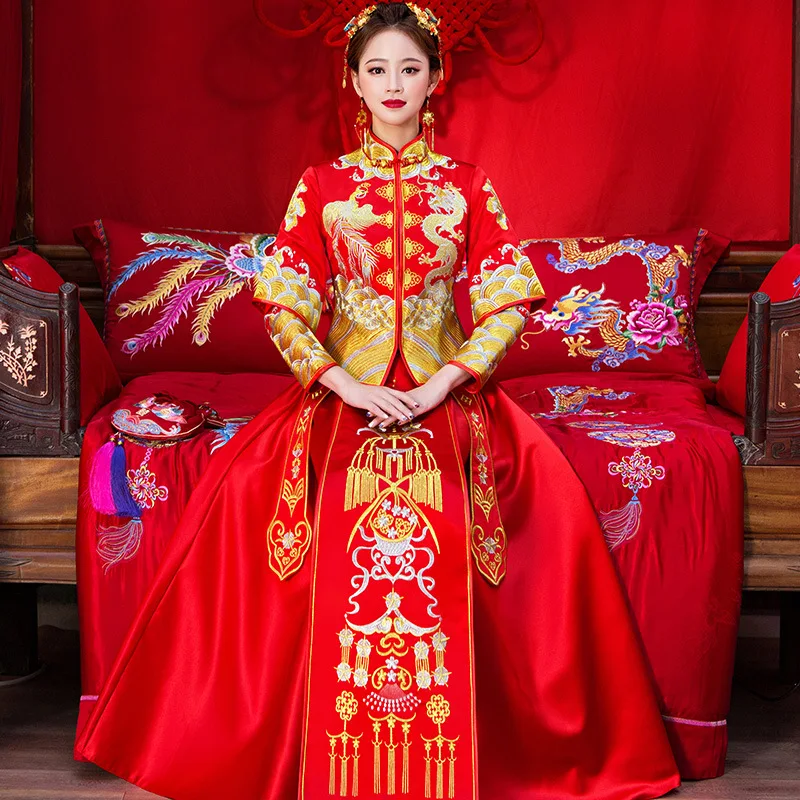 Царский китай. Традиционное китайское платье. Красный традиционный китайский костюм. Красное китайское платье. Китайский Королевский наряд.