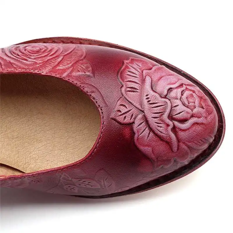 Socofy/Винтажные туфли-лодочки с тисненым цветком; женская красная обувь из натуральной кожи; женские туфли-лодочки на высоком каблуке; Женская обувь в стиле ретро; Новинка