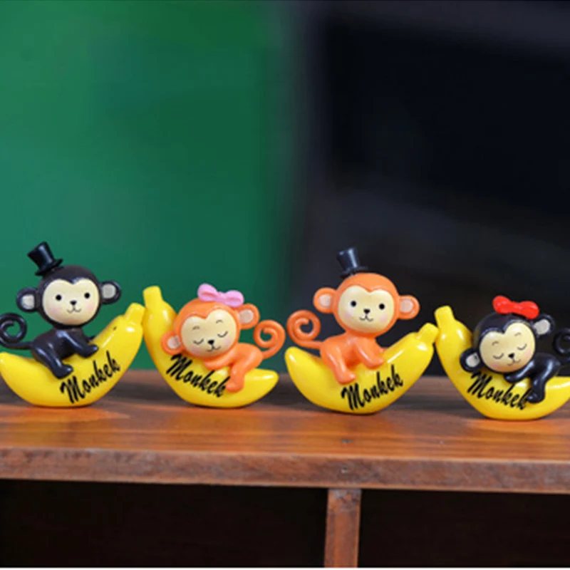 

ZOCDOU 2 Pieces Cartoon Sleeping Monkey Banana Moon Model Small Statue Car Figurine Crafts Garden Figure Ornament DIY Miniatures
