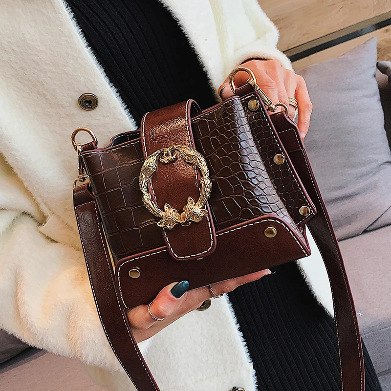 الحجر نمط دلو المرأة حقيبة جلدية مصمم الثعلب جولة قفل برشام الكتف التمساح Crossbody حقيبة اعوج الأزياء حقيبة يد الحجر نمط دلو المرأة حقيبة جلدية مصمم الثعلب جولة قفل برشام الكتف التمساح Crossbody حقيبة اعوج الأزياء حقيبة يد