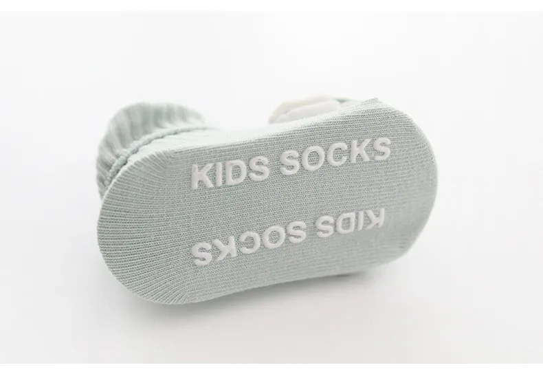 10589290886_1927289116