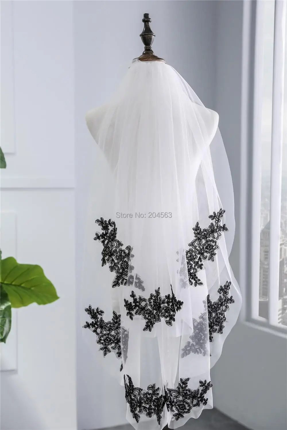 

Lace Wedding Veils with Black Appliques Tulle Veil for Bride without Comb HL2019