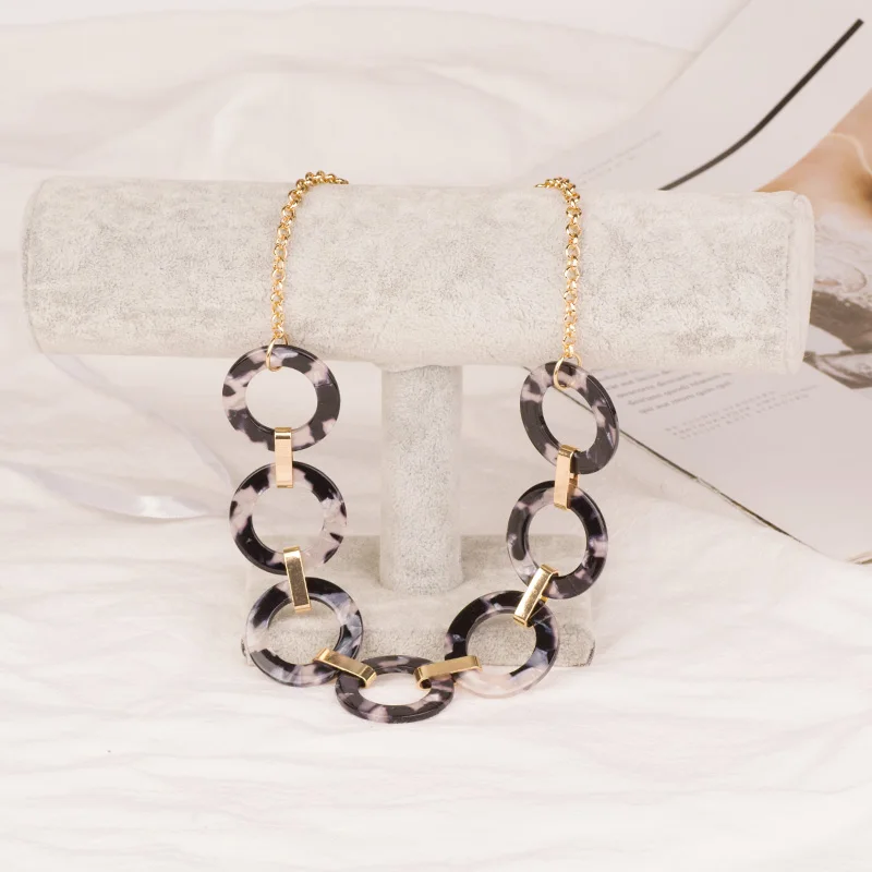 Vintage Fashion Acetic Acid Acrylic Metal Chains Necklaces Wholesale for Women Acetate Resin Geometric Round Pendants Jewelry (2)
