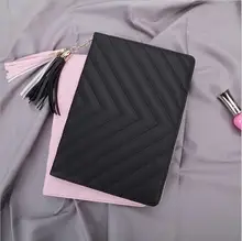 Envío libre case para el nuevo ipad 2017, cuero de la pu y material de la pc de 9.7 pulgadas tablet case smart cover para ipad a1822 con borlas colgantes