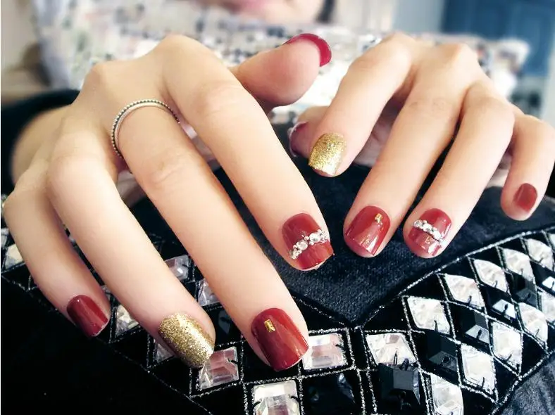 24 Pcs Fashion Fake Nails Glitter Gold Red Mauve Square Artificial Nail Tips with Glue Sticker for Office Home Faux Ongle | Красота и