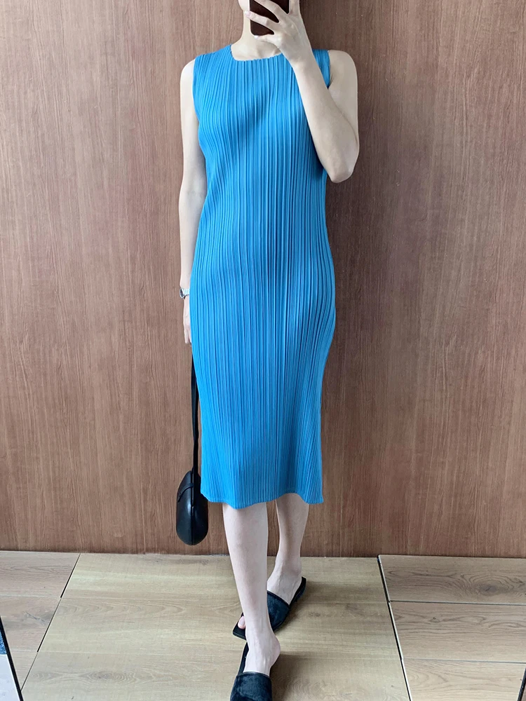 

Sleeveless round neck Miyak fold dress free shipping
