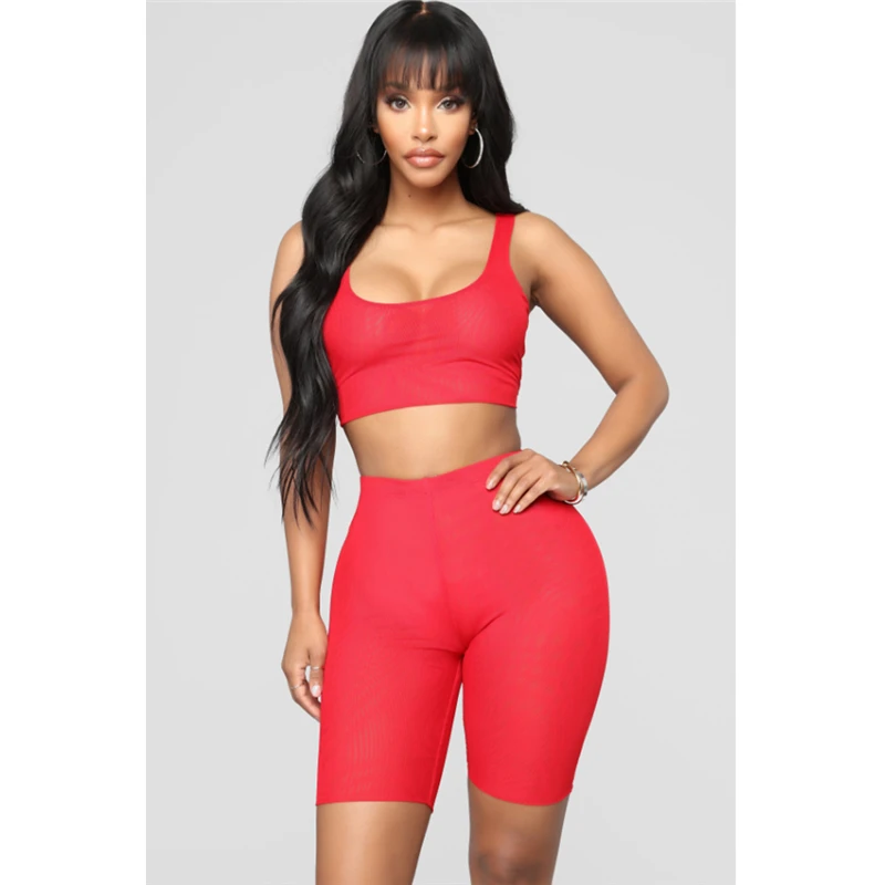 Американская одежда эстетика. Девушка в пижаме без лица. Юбка и топ комплект. Шорты до талии и топ стиль подростка. Костюм юбка и топ.