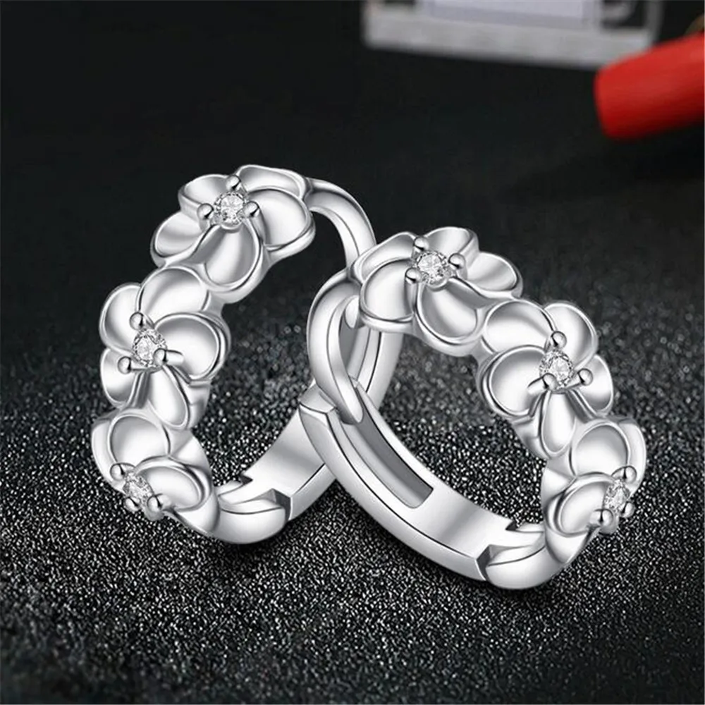 

WQQCR 2018 new Korean silver 2X5MM jewelry earrings big flower earrings female prisoner fashion elegant sweet summer earrings