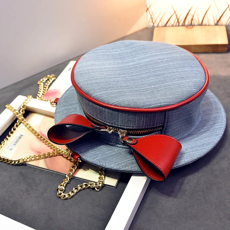 соломенная сумка и шляпа. сумочка шляпка. сумка треуголка. сумочка шляпка. сумка для шляп.