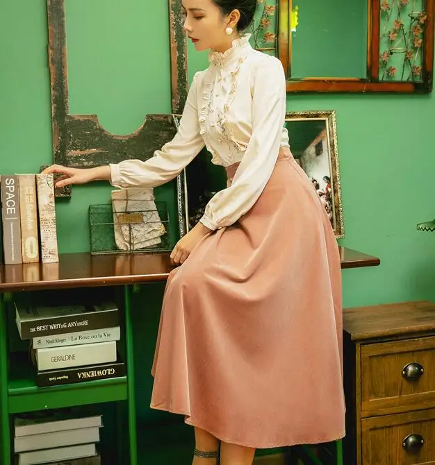 

High Quality Best-selling Retro Fashion 2019 Autumn Winter New Arrival V Collar Solid Color Lantern Sleeve Woman Long Dress Red