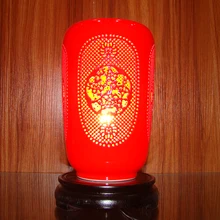 Традиционная винтажная китайская фарфоровая Керамическая Настольная лампа для спальни, гостиной, свадебного стола, лампа Цзиндэчжэнь красного цвета
