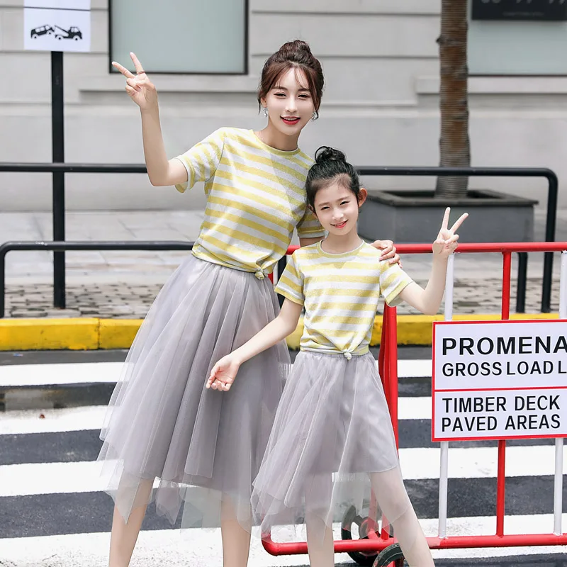 

2018 Mother Daughter Dress Set Stripped Top Happy Family Matching Dress Yarn Mom Daughter Clothing Summer A Line Dress
