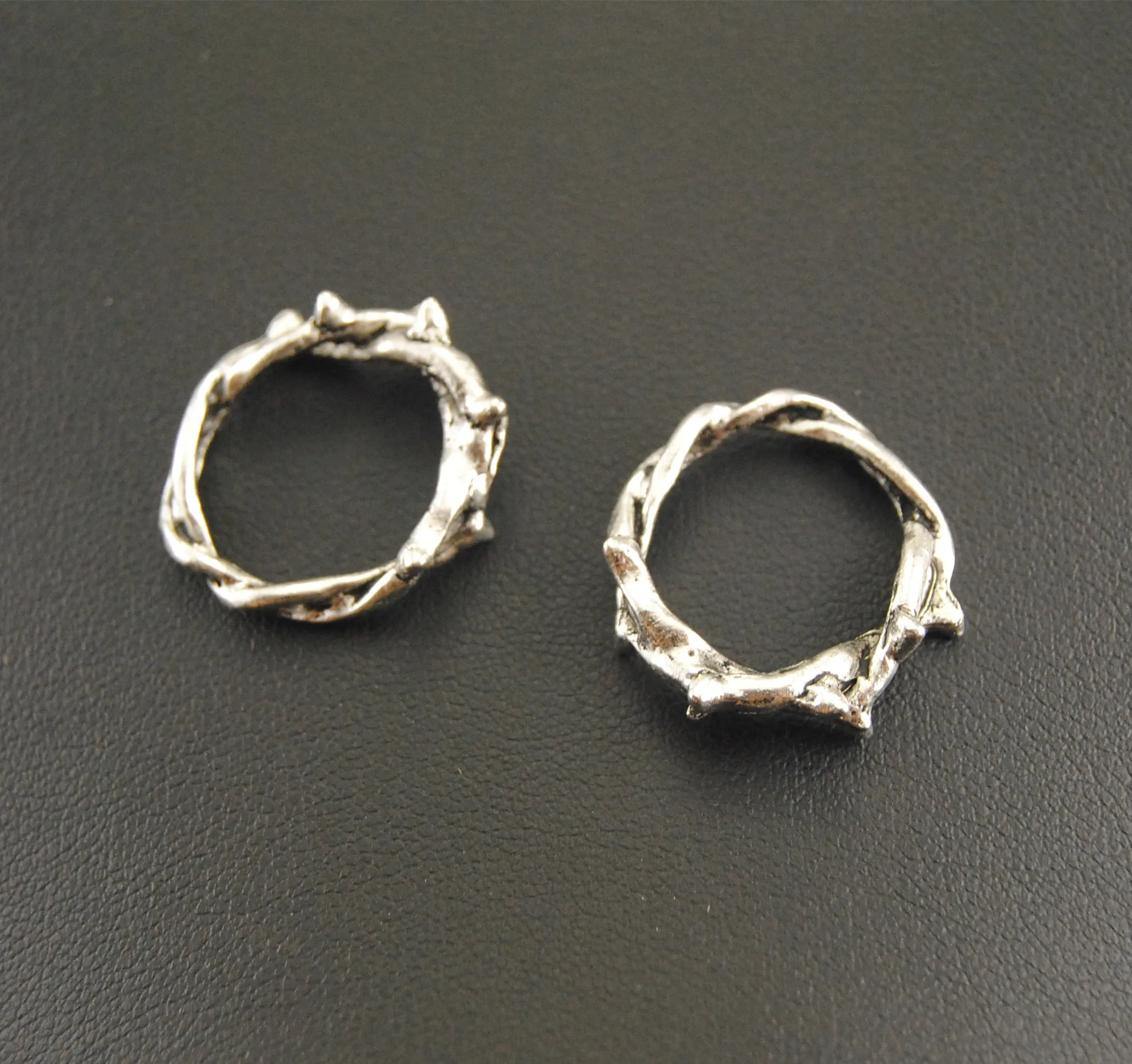 

30pcs Alloy Pendant Jewelry Findings Antique Silver Weaving Ring Fashion New Accessories 21x22mm A1269