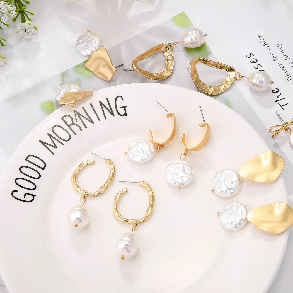 

Fashion Vintage Metal Gold Earrings Pearl Drop Earrings For Women 2019 Geometric Irregular Metal Circle Earrings Jewelry Y10