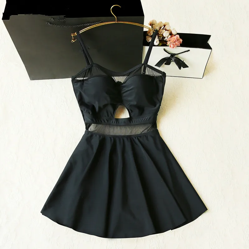

2019 Summer Women's Solid Color Sling Strapless Off-Shoulder Siamese Beach Skirt Waist Perspective Sexy Lace Beach Swim Dress