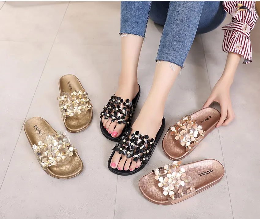 Тапочки; женские летние пляжные вьетнамки; обувь для женщин и девушек; женские шлепанцы с золотыми цветами и жемчужинами; домашняя женская модная обувь на плоской подошве