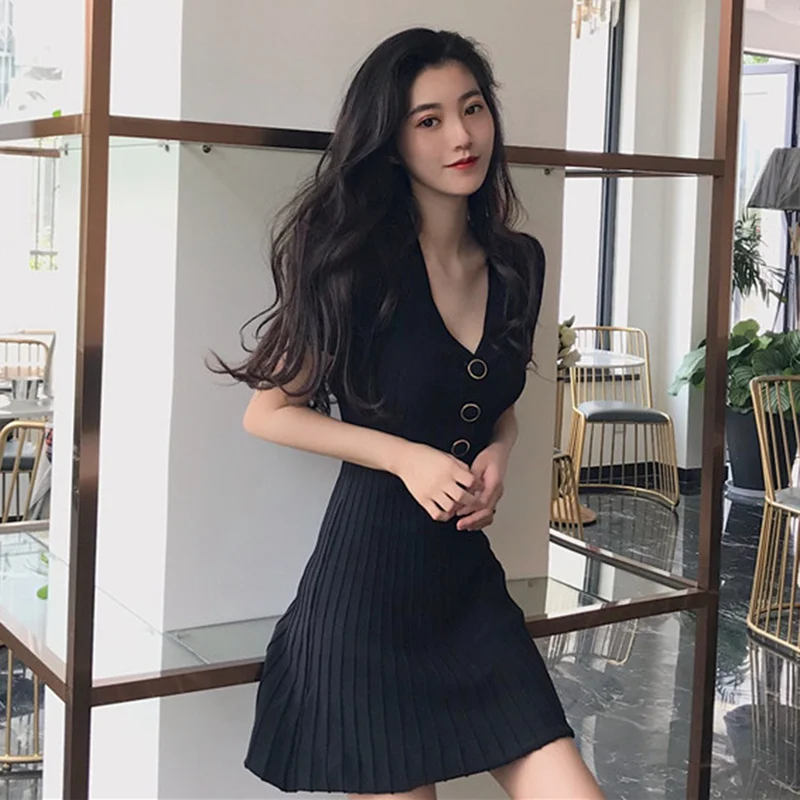 

Women Single Breasted Slim Dress Summer Female Knitted Mini Dress Fashion V-Neck Short Sleeve Pleated Dress 2019 Hot Sale