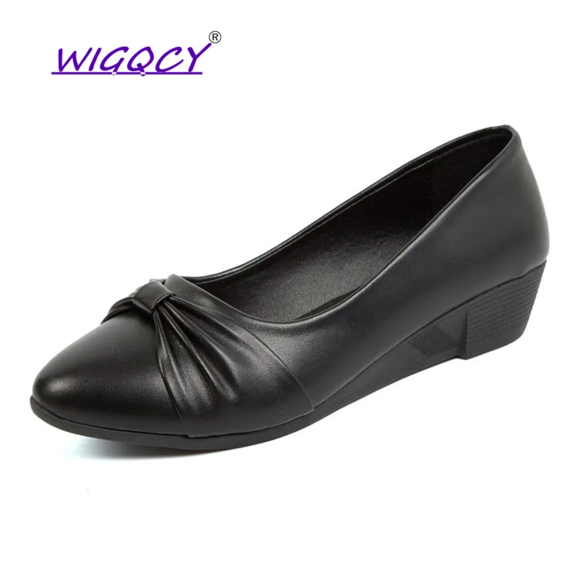 

Off white Soft Leather women 3.5cm pumps Office ladies must-have middle heel wedges pumps elegant Pointed Wrinkle shoes Sale